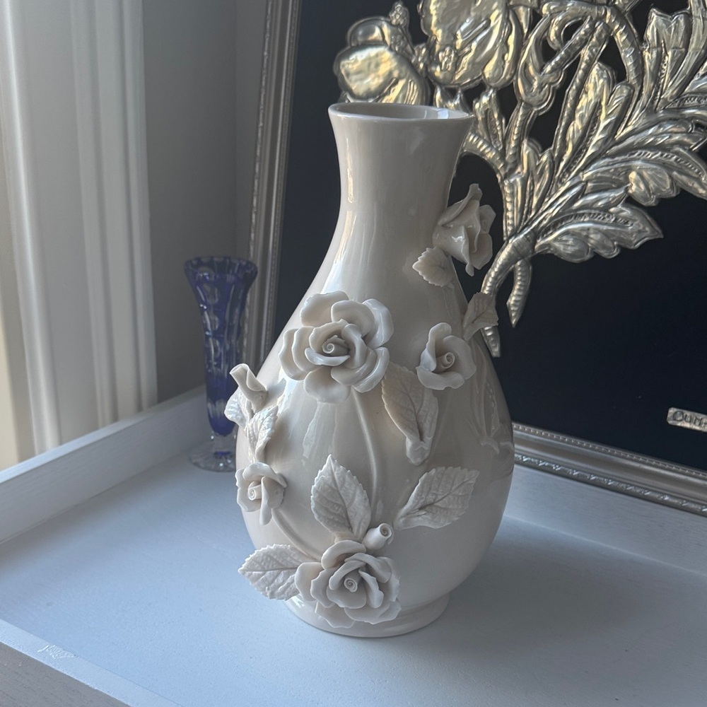 Elegant Cream Floral Vase